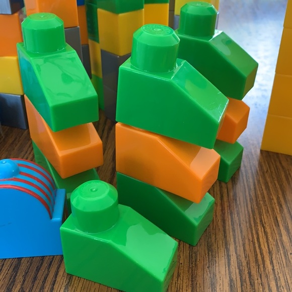 Mega Bloks, Thomas And Friends, 80 Pieces In Carrying Case - Picture 10 of 16